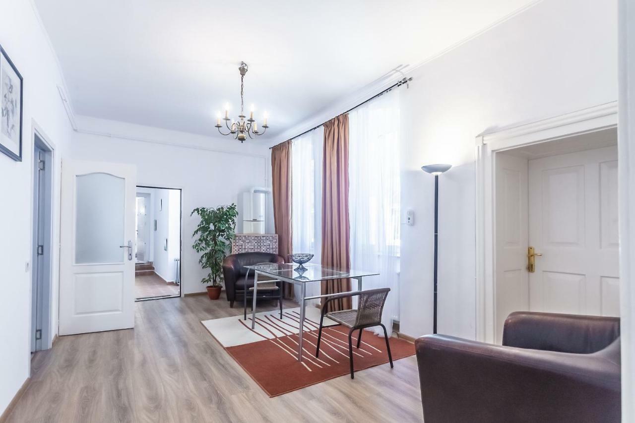 Kostas Apartments Брашов Экстерьер фото